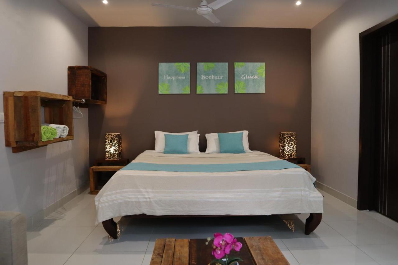 Le Gite Du Bonheur Guest House & Car Rental Тамарин Екстериор снимка